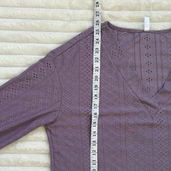 NWT DOKOTOO Purple Eyelet Long Sleeve V Neck Blouse Size Large - Picture 8 of 9